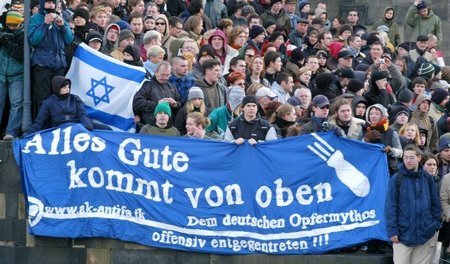 Auf Linie Netanjahus. In Leipzig beschimpften Antideutsche Flüch... Auf Linie Netanjahus. In Leipzig beschimpften Antideutsche Flüch...