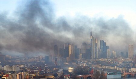 Rauchschwaden über der Bankenmetropole, ... Rauchschwaden über der Bankenmetropole, ...