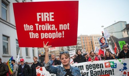 »Feuert die Troika, nicht die Menschen« - Demonstration gegen di...