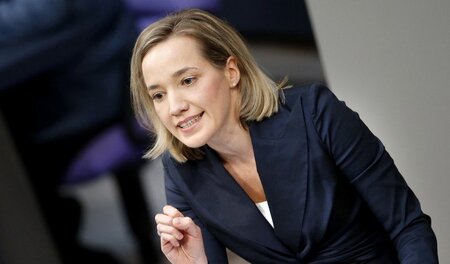 Kristina Schröder via Twitter: »Nein, Frauen verdienen nicht für...