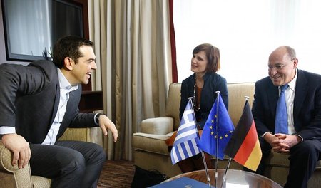 Griechenlands Regierungschef Alexis Tsipras (l.) traf sich am Di...
