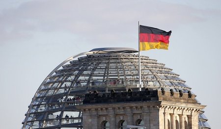 Die durchsichtige Kuppel des Parlamentsgebäudes kann derzeit nic... Die durchsichtige Kuppel des Parlamentsgebäudes kann derzeit nic...
