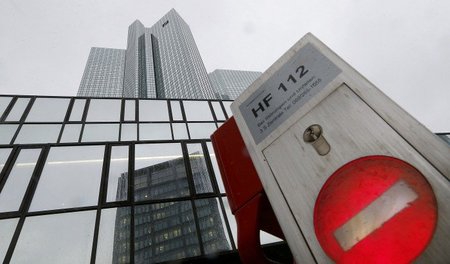 Die Deutsche Bank ist im Begriff, sich selbst zu »zerschlagen«, ... Die Deutsche Bank ist im Begriff, sich selbst zu »zerschlagen«, ...