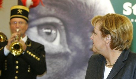 An Traditionen festhalten. Bundeskanzlerin Merkel beim Deutschen... An Traditionen festhalten. Bundeskanzlerin Merkel beim Deutschen...