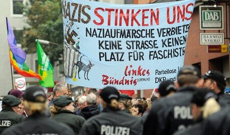»Trotz allem verbalen Theaterdonner, der von der sogenannten Mit...