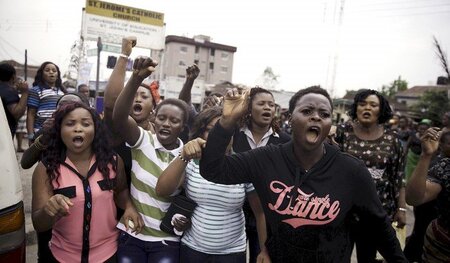 Frauen in Port Harcourt protestieren am Montag gegen Unregelmäßi...
