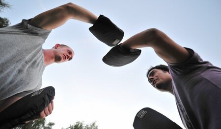 »Krav Maga« (»Kontaktkampf«) dient der Selbstverteidigung, kommt...