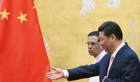 Richtungswechsel? Chinas Präsident Xi Jinping (r.) und dessen Am... Richtungswechsel? Chinas Präsident Xi Jinping (r.) und dessen Am...