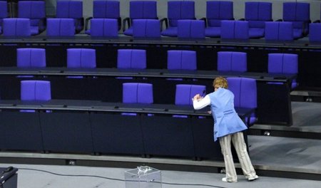 Der tarifliche Mindestlohn für Reinigungskräfte liegt bei 9,55 E...