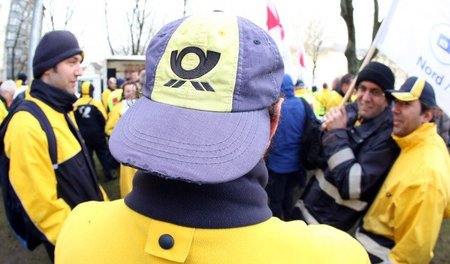 Keine Hasenfüße zum Osterfest: Post-Beschäftigte im Warnstreik a...