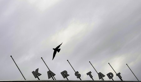 Schieflage: 2.400 Beschäftigte des angeschlagenen Kaufhauskonzer...
