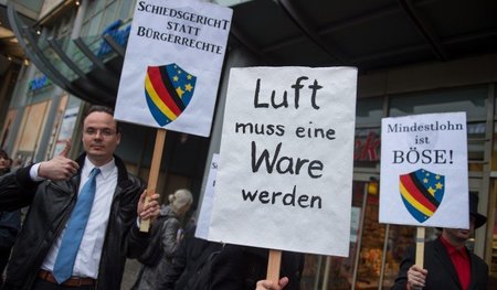 Satirische Aktion gegen TTIP am 11. Oktober 2014 in Berlin