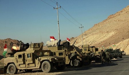 Peschmerga zeigen Präsenz: Militärfahrzeuge der kurdischen Rieru...