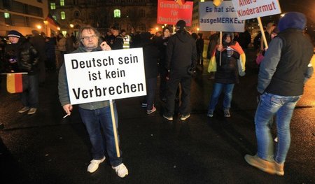 Nein, »Deutsch sein« ist kein Verbrechen. Rassismus hingegen sch...