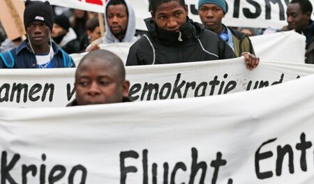 Seit Monaten protestieren Flüchtlingsaktivisten in Hamburg für d...