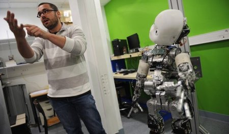 Präsentation des »humanoiden« Roboters iCub an der Universität »...