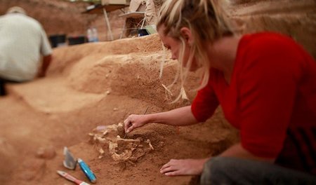 Archäologen an der Fundstelle bei Herxheim: Waren hier Kannibale...