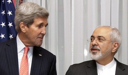 US-Außenminister John Kerry und sein iranischer Amtskollege Moha...