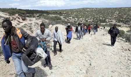 Flüchtlinge am vergangenen Donnerstag nach ihrer Ankunft auf der...