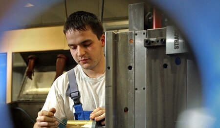 Früher war alles weniger schlimm: Werkzeugmechaniker im dritten ...