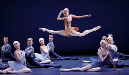 Tänzerinnen und Tänzer des Berliner Staatsballetts bei der Probe... Tänzerinnen und Tänzer des Berliner Staatsballetts bei der Probe...