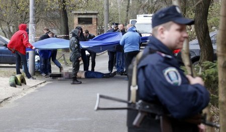 Mordermittlungen auf offener Straße: Ukrainische Behörden stehen... Mordermittlungen auf offener Straße: Ukrainische Behörden stehen...