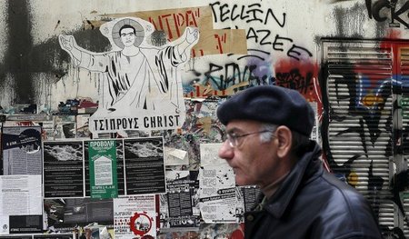 Komfortzone Randeuropa: Athener Straßenszene mit Tsipras als Chr... Komfortzone Randeuropa: Athener Straßenszene mit Tsipras als Chr...