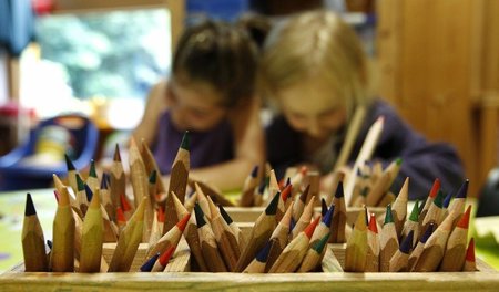 Neben den Beschäftigten leiden auch die Kinder unter den Arbeits...