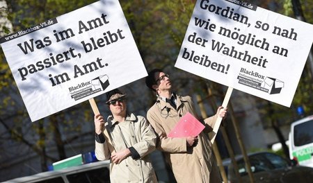 Aktivisten empfingen am Mittwoch den sächsischen Verfassungsschu...
