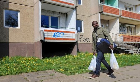 Nur als Profitquelle interessant? Ein Flüchtling auf dem Weg in ...
