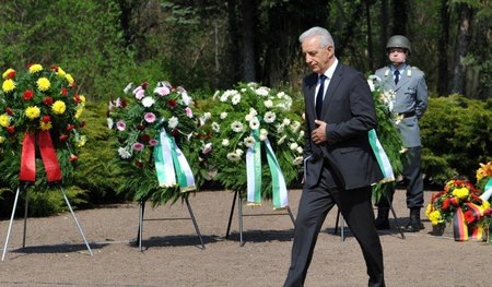 Schuld sind immer die Russen: Ministerpräsident Tillich beim Ged...