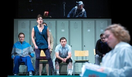 Im Prinzip sind alle kaputt: »2 Uhr 14« vom Leipziger Theater de...