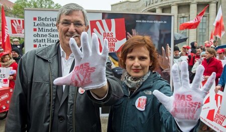 Eine Hand ist das Symbol der neuen Linkspartei-Kampagne, jeder F...