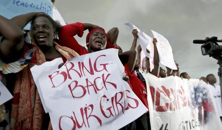 Kritik an Regierung: Demonstranten fordern mehr Anstrengung zur ...