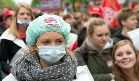 Pflegekräfte wollen Arbeitsbedingungen, die krank machen und Pat...