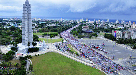 Hunderttausende Menschen bei der Maidemonstration in Havanna