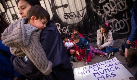 »Nie wieder Familien auf der Straße.« Das Frauenkomitee der Druc...