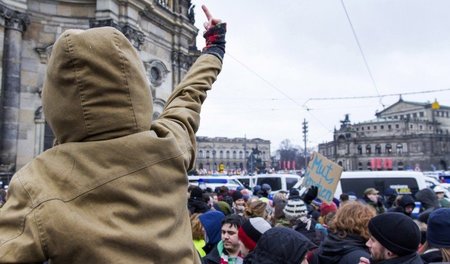 Protest in Dresden gegen einen Aufmarsch der »Patriotischen Euro...
