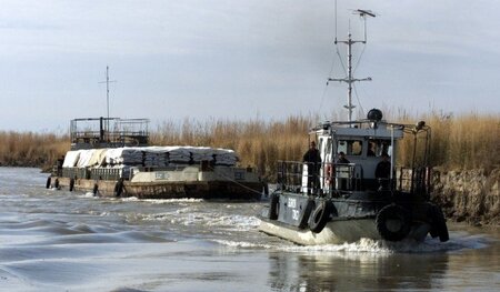Ein Fluss, der fast versiegt ist: der Amudarja am 13. Dezember 2...