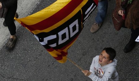 Flagge zeigen: Symbol von Spaniens größter Gewerkschaft bei Demo...