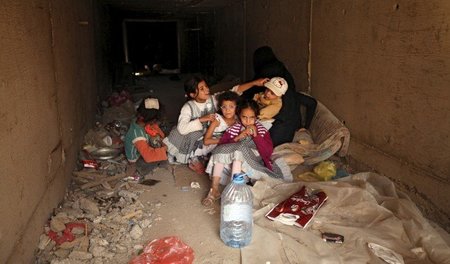 Flucht vor Bombardement: Eine jemenitische Familie versteckt sic...