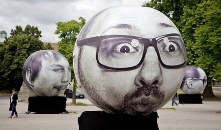So seht ihr aus &ndash; Musiker auf Ballons, in der Nähe der Ber...