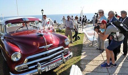 Besucher bei der Internationalen Tourismusmesse »Fit Cuba 2014« ...