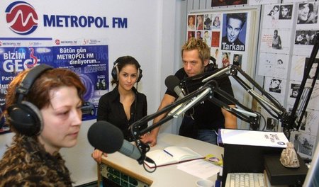 Der deutsch-türkische Sender Radio Metropol FM hat auch in Berli... Der deutsch-türkische Sender Radio Metropol FM hat auch in Berli...