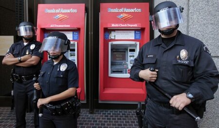 Das System stößt an seine Grenzen: Polizeischutz für Banken und ...