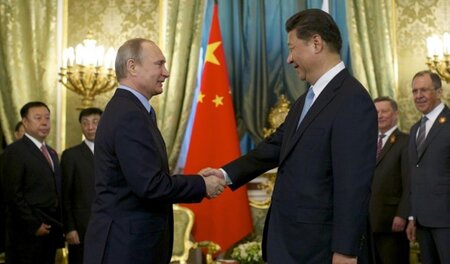 Russlands Präsident Putin und sein chinesischer Amtskollege Xi a...