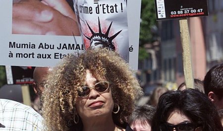 Angela Davis bei einer Demonstration für Mumia Abu-Jamal 2001 in...