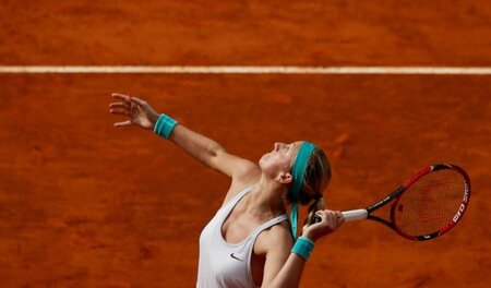 Neoklassisches, auf Netzangriff ausgerichtetes Tennis, das auch ... Neoklassisches, auf Netzangriff ausgerichtetes Tennis, das auch ...
