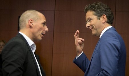 Körpersprache: Griechenlands Finanzminister Gianis Varoufakis un... Körpersprache: Griechenlands Finanzminister Gianis Varoufakis un...