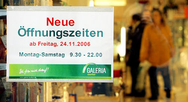 Frust an Kassen und Regalen: Arbeitszeit wird länger, Realeinkom... Frust an Kassen und Regalen: Arbeitszeit wird länger, Realeinkom...